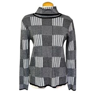 Belldini Women's Black and White Patterned Turtleneck - Size Medium